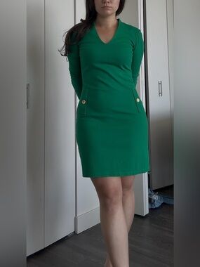 Green V-Neck Long Sleeve Sheath Dress